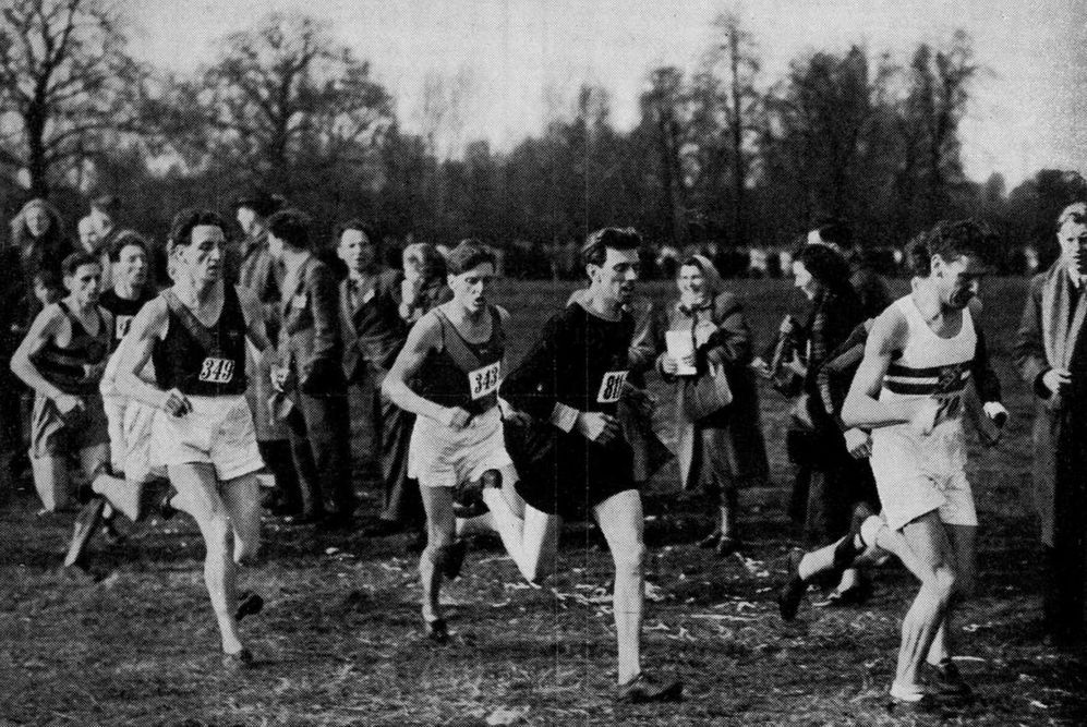 Dr. Frank Aaron leading after 2 miles followed by Alec Olney (811), D. C. Birch (343) and L. Eyre (349)