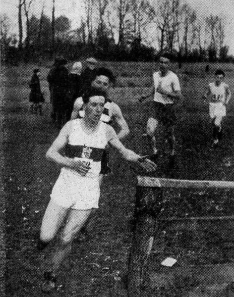 Walter Hesketh (Manchester AC) leading the junior field after one mile