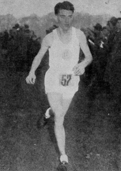 Alan Cocking (Bramley and District Harriers) winner of the Youths, well in the lead after the first mile