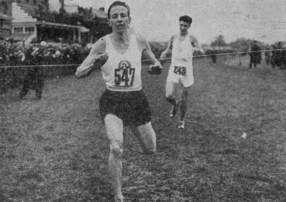 S. R. Langridge (South London Harriers) beating Alan Cocking (Bramley and District Harriers) in the Junior race