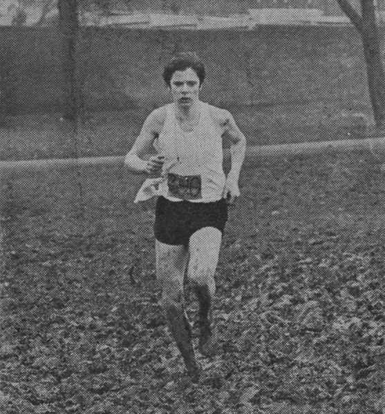 Chris Garforth (Hull Harriers) just 300 yards from winning the Youth's title