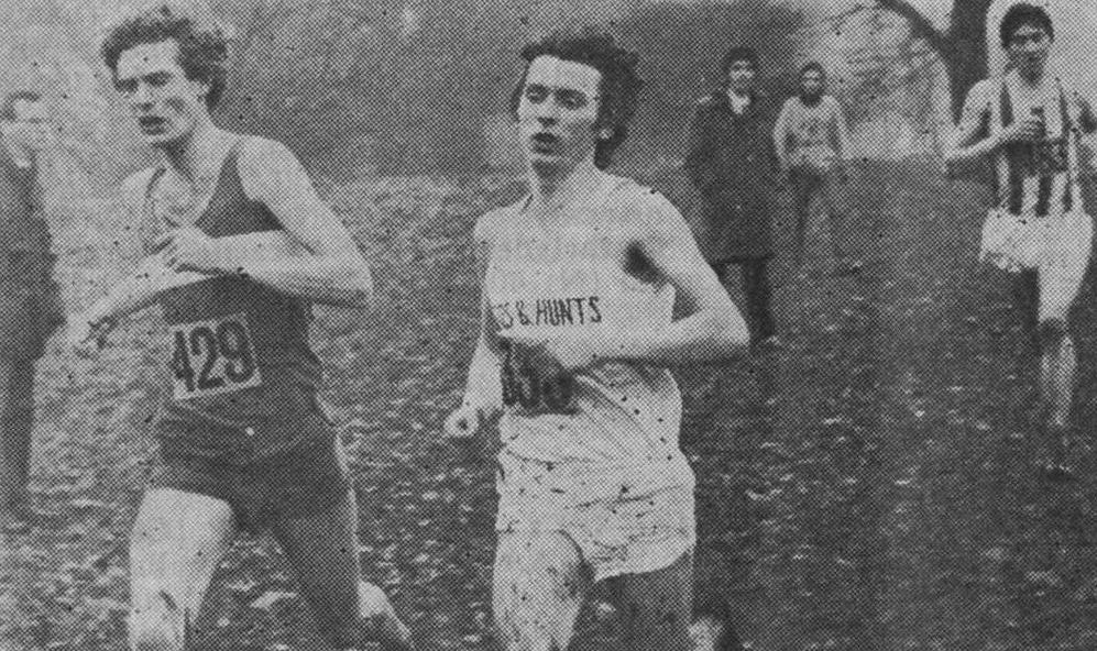Andy Holden (Preston Harriers) and Tony Simmons (Luton United AC) in the junior championship