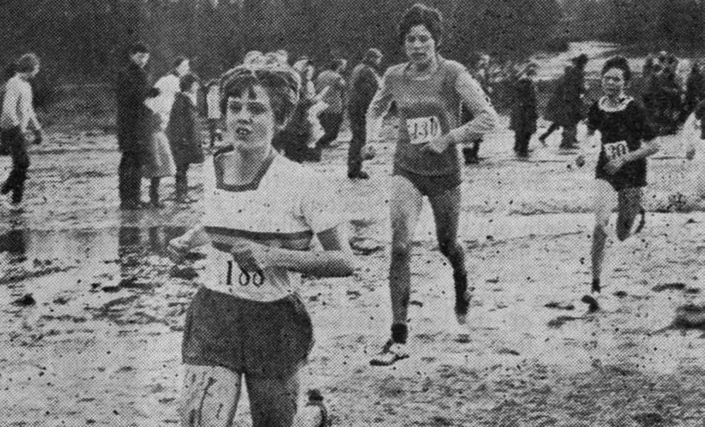 Leaders in the Intermediate race Pauline Chun (Swindon AC), Linda Motton (Basildon AAC) and eventual winner Mary Sonner (Watford Harriers)