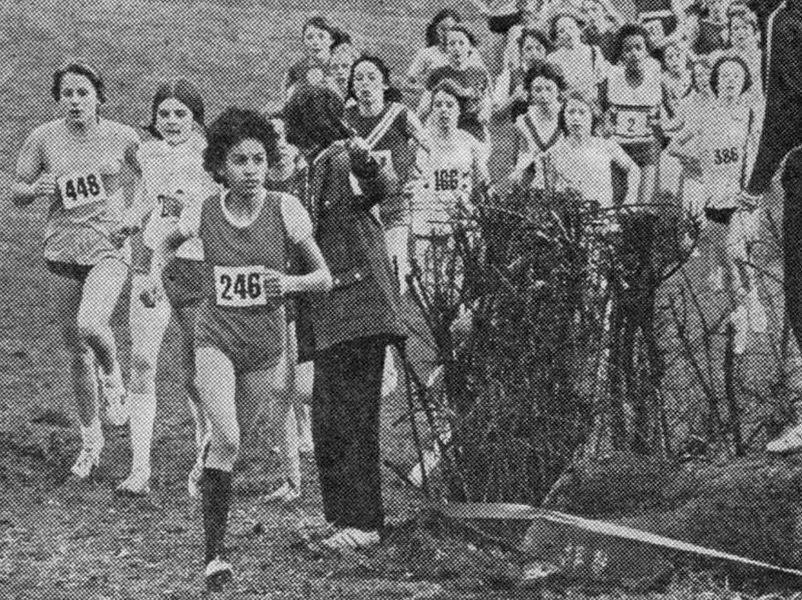 Shirley Johnson - 246 (Leicester Coritanian AC) sets the pace in the Girl's race won by Jackie Priest - 448 (Wycombe Phoenix Harriers)