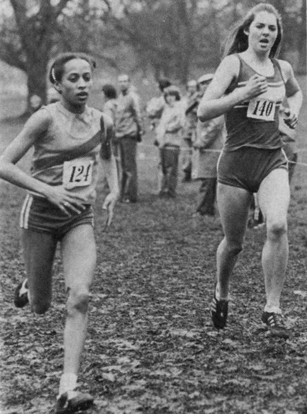 Sandra Arthurton (Leeds) and Jo White (Mitcham) fight for the Intermediate title