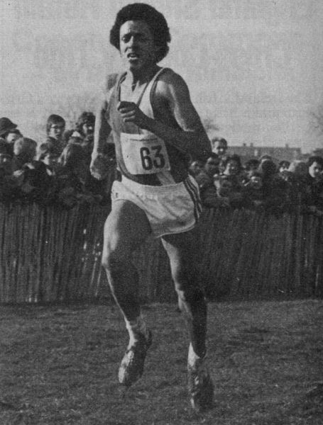 Mick Morton (Blackburn Harriers) wins the juniors race
