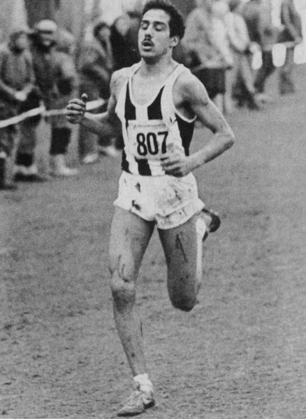 Steve Harris (Shaftesbury Harriers) wins the Junior title