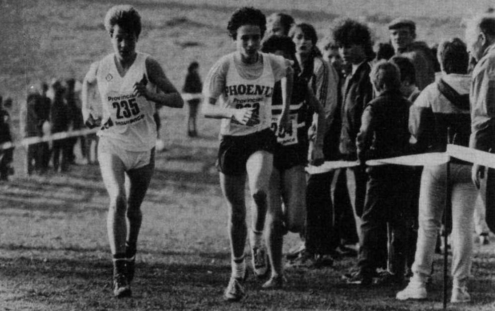 Bridget Smyth (Phoenix) leads from Jacqui Beasley (Berry Hill) in the Intermediates