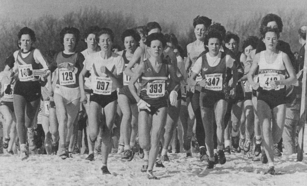 Rowan Smith - 129 (Hallamshire Harriers), Wendy Wright - 097 (Derby & County AC), Clare Keller - 393 (Sale Harriers),  Philippa Mason - 347 (Guildford & Godalming AC) and Diane Critchlow - 410 (Weymouth St. Pauls AC) early in the Intermediate race