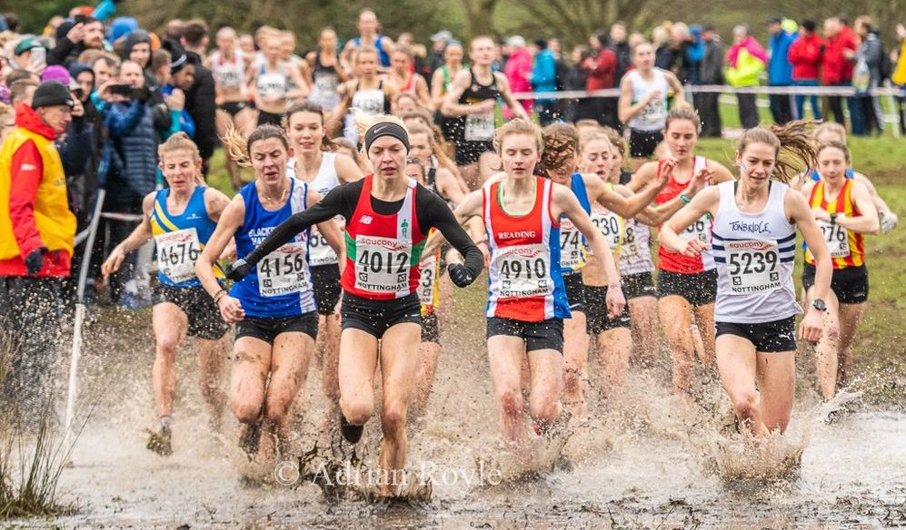 Anna Moller - 4012 (AFD) takes the leaders through the water hazard